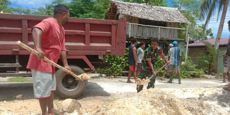 Babinsa Posramil Warsa Dukung Pembangunan Gereja dengan Wujud Kepedulian