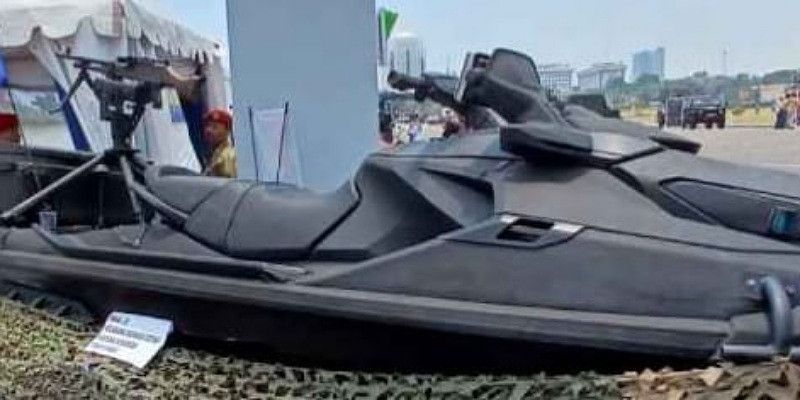 Kopaska Memperlihatkan Kemampuan Jet Ski Berpersenjata FN MAG