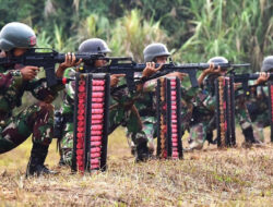 Prajurit Marinir Melakukan Latihan Bidik di Hari Kedua Binsat dengan Ketat