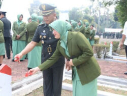 Korem 052/Wkr Mengadakan Upacara Penaburan Bunga di Taman Makam Pahlawan