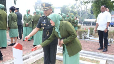 Korem 052/Wkr Mengadakan Upacara Penaburan Bunga di Taman Makam Pahlawan