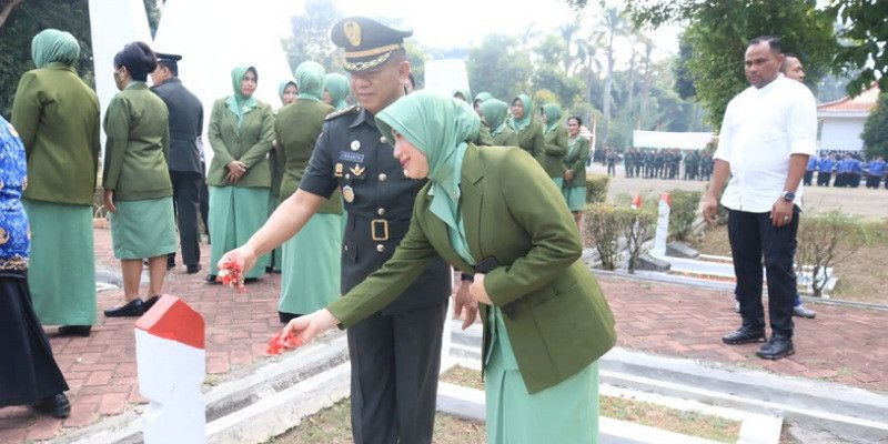 Korem 052/Wkr Mengadakan Upacara Penaburan Bunga di Taman Makam Pahlawan