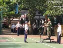 Bati Bakti TNI Koramil Kesamben Memimpin Upacara Bendera di SMPN 1 Kesamben