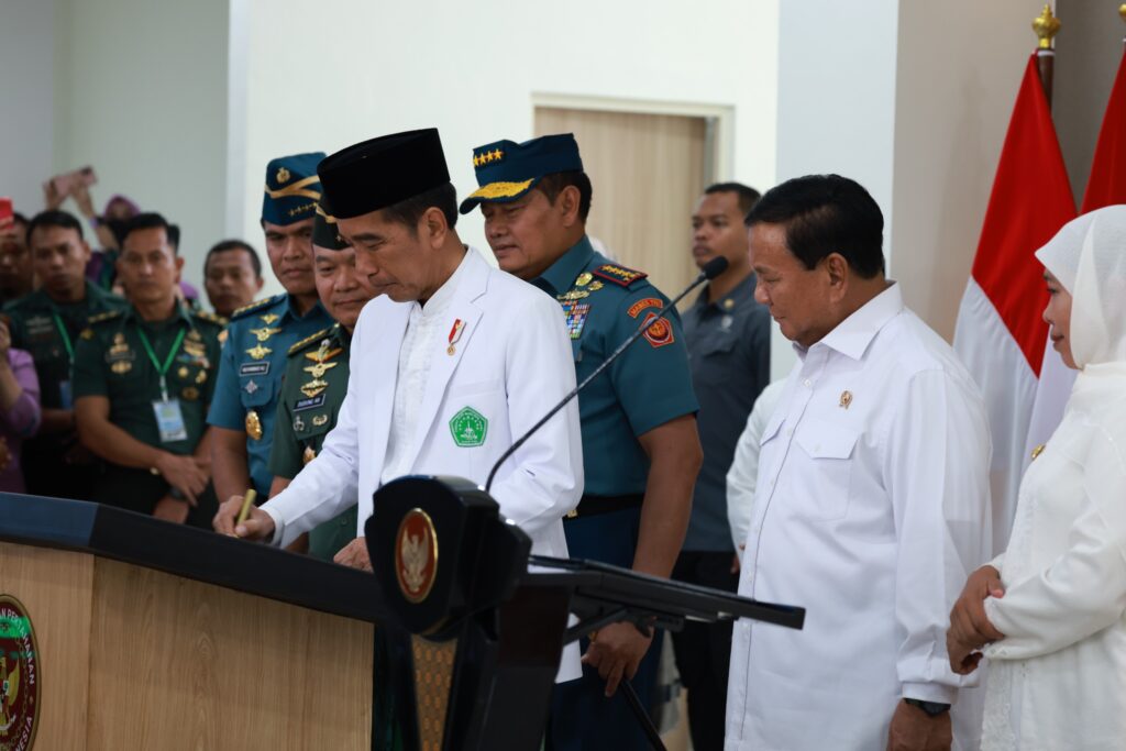 Prabowo Menemani Presiden dalam Upacara Pembukaan Rumah Sakit TNI di Surabaya