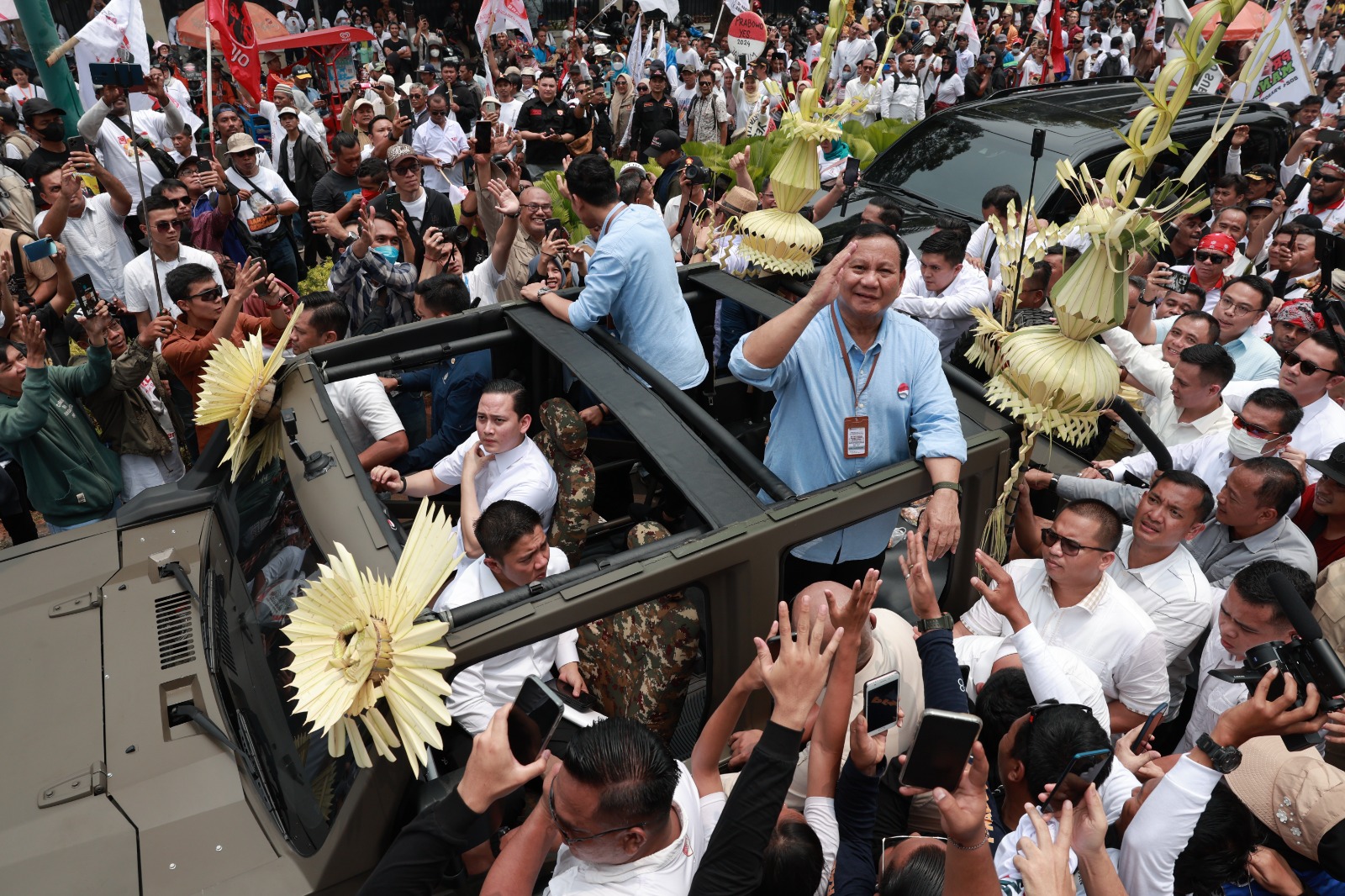 Prabowo Mengungkap Arti Naik Maung Bareng Gibran saat Mendaftar ke KPU: Simbol Kemauan Koalisi Kami untuk Membawa Indonesia ke Depan