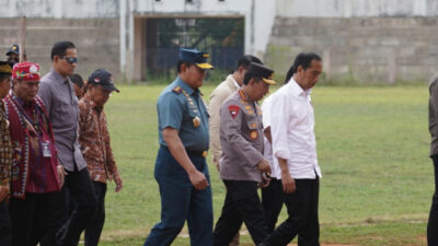 Panglima TNI Menemani Presiden RI Berkeliling di Kutai Barat, Kalimantan