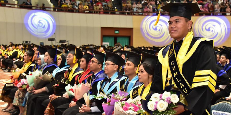 Wisuda: Membentuk Sumber Daya Manusia yang Bijaksana dan Tangkas