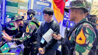 Taruna Akademi TNI AL Meraih Medali Emas dalam Lomba Karya Tulis Ilmiah International Science and Invention Fair