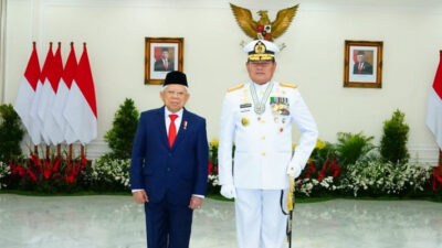 Panglima TNI Menerima Tanda Kehormatan Bintang Yudha Dharma Utama