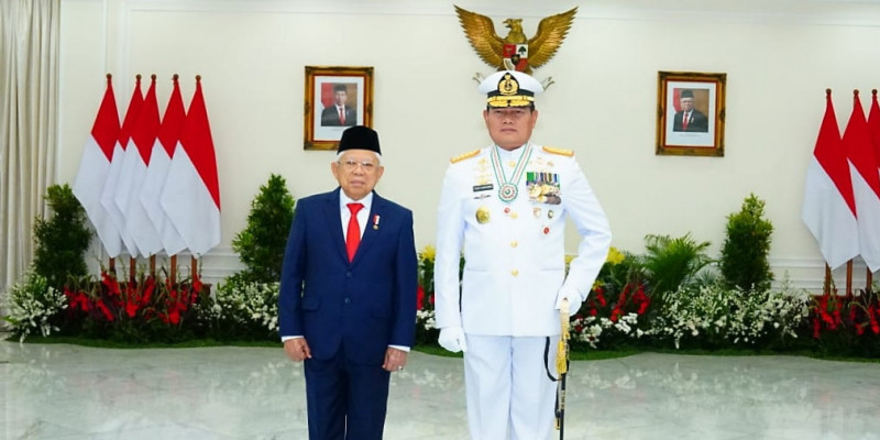 Panglima TNI Menerima Tanda Kehormatan Bintang Yudha Dharma Utama