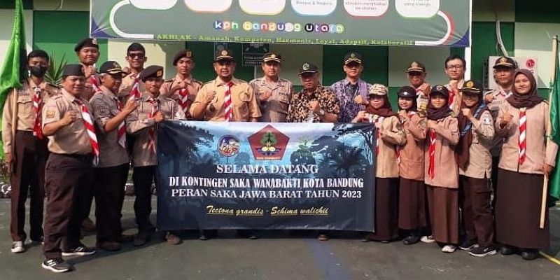 Perhutani Bandung Utara melepaskan Saka Wanabakti untuk mengikuti peran Saka di Buper Jatinangor