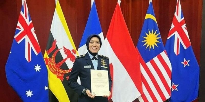 Mayor PNB Fariana Dewi Djakaria Putri Lulus Pendidikan Militer Kepemimpinan Tertinggi di Singapura