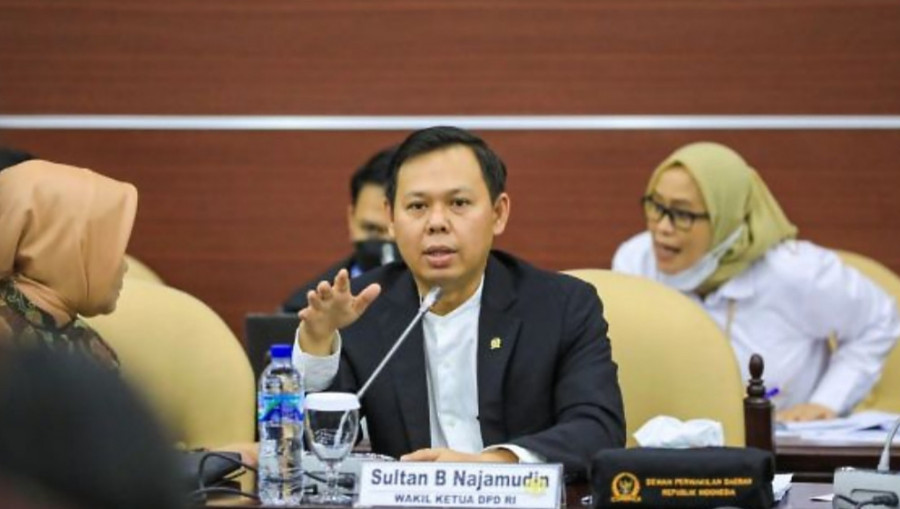 Fakultas Ekonomi dan Bisnis Universitas Indonesia (FEB UI) Menyatakan Indonesia Gagal Mencapai Status Negara Maju pada Tahun 2045, Sultan Mengemukakan Kebutuhan Akan Transformasi Ekonomi.