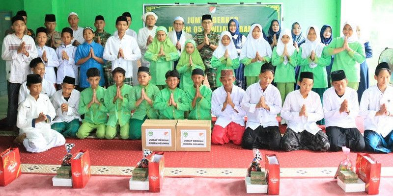 Korem 052/Wijayakrama Mengadakan Santunan bagi Anak Yatim dan Kaum Dhuafa di Yayasan Ponpes Ash-Shoulatiyah Nahdlatul Wathan