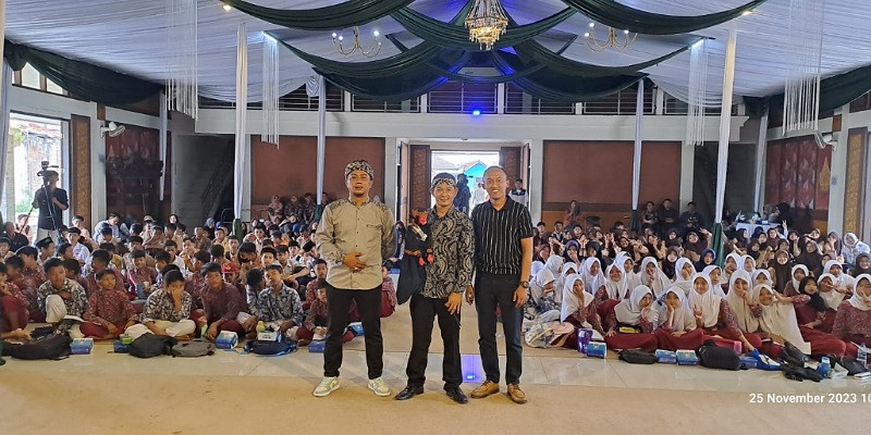 Peningkatan Pengetahuan Seni Tradisi bagi Generasi Muda di Pesantren Budaya Giri Harja Jelekong