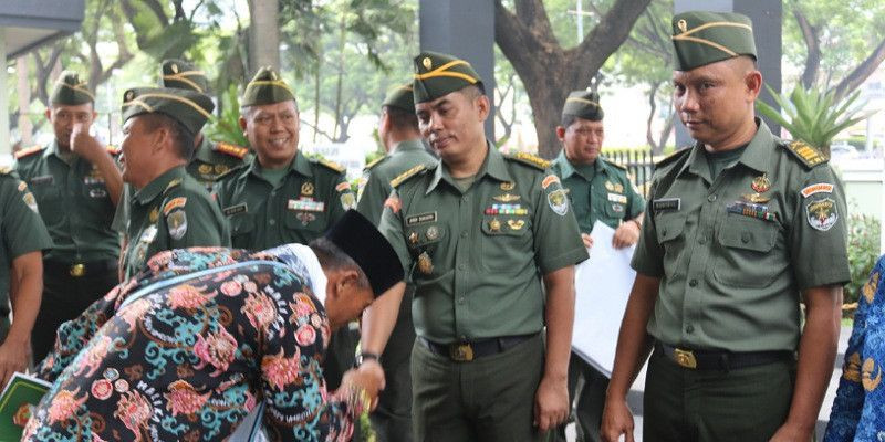 Danrem 052/Wijayakrama Memimpin Keberangkatan Ibadah Umroh Prajuritnya