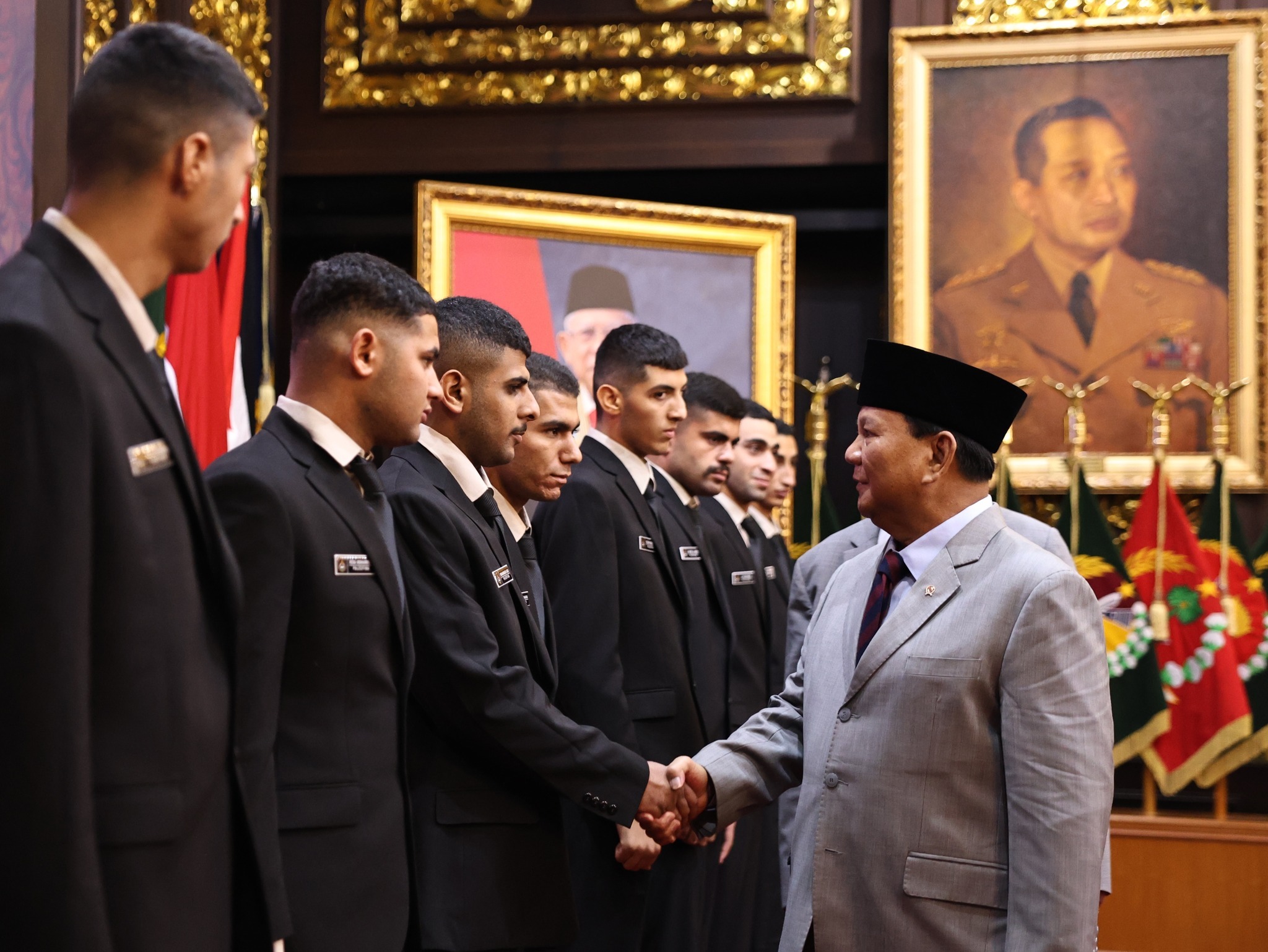 Prabowo Subianto menyambut kedatangan 22 Mahasiswa Palestina di Unhandalam