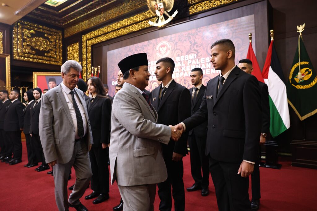 Prabowo Menerima Kunjungan 22 Mahasiswa Palestina yang Akan Menerima Beasiswa dan Belajar di Unhan RI