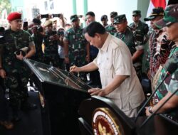 Prabowo Berikan Sepeda Motor untuk Prajurit TNI Polri dan Meresmikan Rumah Sakit di Papua dalam Peringatan Hari Pahlawan