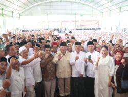 Prabowo Diterima Dengan Antusiasme oleh Ribuan Santri di Ponpes Sunan Drajat: Saya Merasa Terhormat