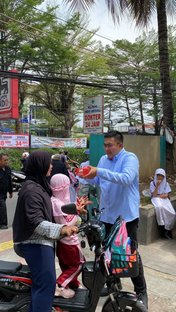 Prabowo-Gibran Berikan Program Virgandhi Bagikan Susu dan Makan Siang Gratis