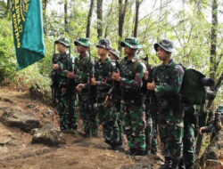 Danyonkes 2 Kostrad Melakukan Tradisi Penerimaan Warga Baru Divif 2 Kostrad