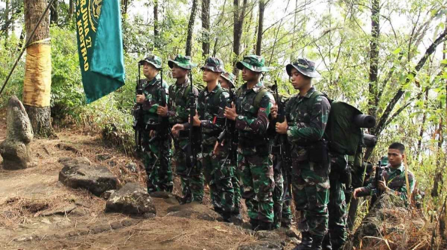 Danyonkes 2 Kostrad Melakukan Tradisi Penerimaan Warga Baru Divif 2 Kostrad