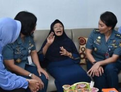 Wanita Korps TNI AL Melakukan Kunjungan ke Kediaman Purnawirawan Menjelang HUT Ke-61