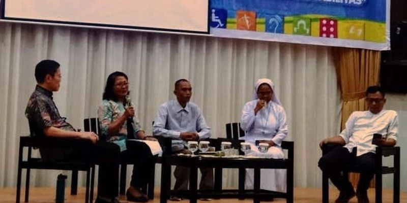 Noldus Pandin Menjadi Narasumber dalam Talk Show Hari Disabilitas Internasional di Keuskupan Makassar