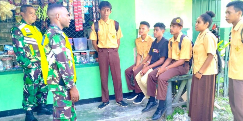 Koramil 1708-01/Biak Kota Menginspirasi Pelajar SMA Yapis 2 Biak dengan Motivasi