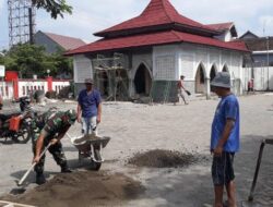 Babinsa Koramil Kanigoro turut serta dalam kerja bakti bersama warga membangun Mushola Al Ikhlas