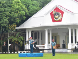 Upacara Bendera Dilakukan oleh Prajurit Korps Marinir untuk Meningkatkan Kedisiplinan