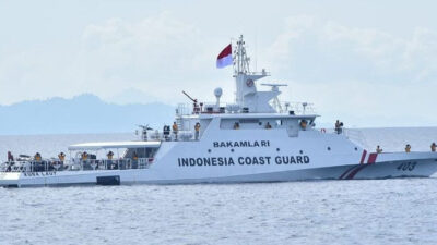 KN Kuda Laut-403: Bakamla RI Menyusuri Pantai dalam Perayaan Hari Nusantara