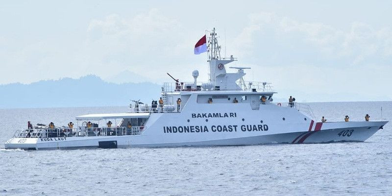 KN Kuda Laut-403: Bakamla RI Menyusuri Pantai dalam Perayaan Hari Nusantara