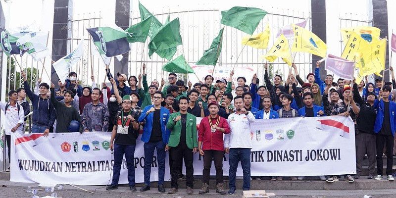 Ratusan Mahasiswa di Medan Turut Menolak Politik Dinasti Melalui Mimbar Rakyat