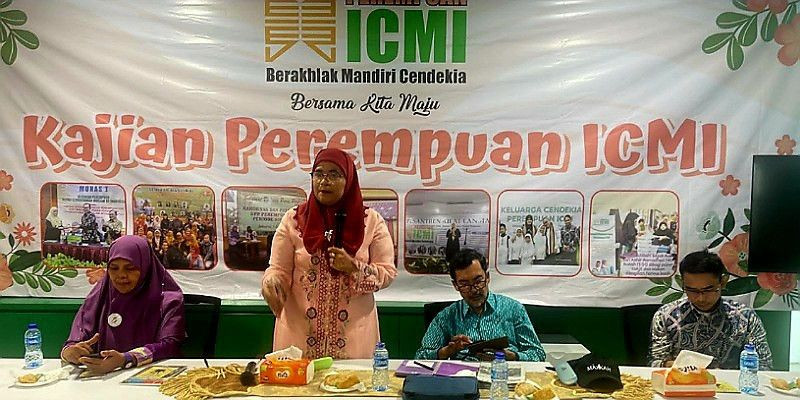 Perempuan Anggota ICMI Menyuarakan Tuntutan Mereka dalam Kampanye Capres dan Cawapres