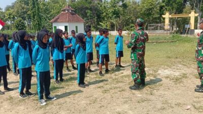 Kegiatan Latihan PBB di SDN Slaharwotan 2 oleh Koramil Ngimbang