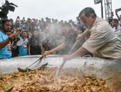 Dari Memasak hingga Menari di Panggung Joget Cilincing