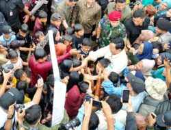 Momen Gembira Prabowo Main Air Bareng Anak-Anak Saat Resmikan 9 Titik Air di Sukabumi