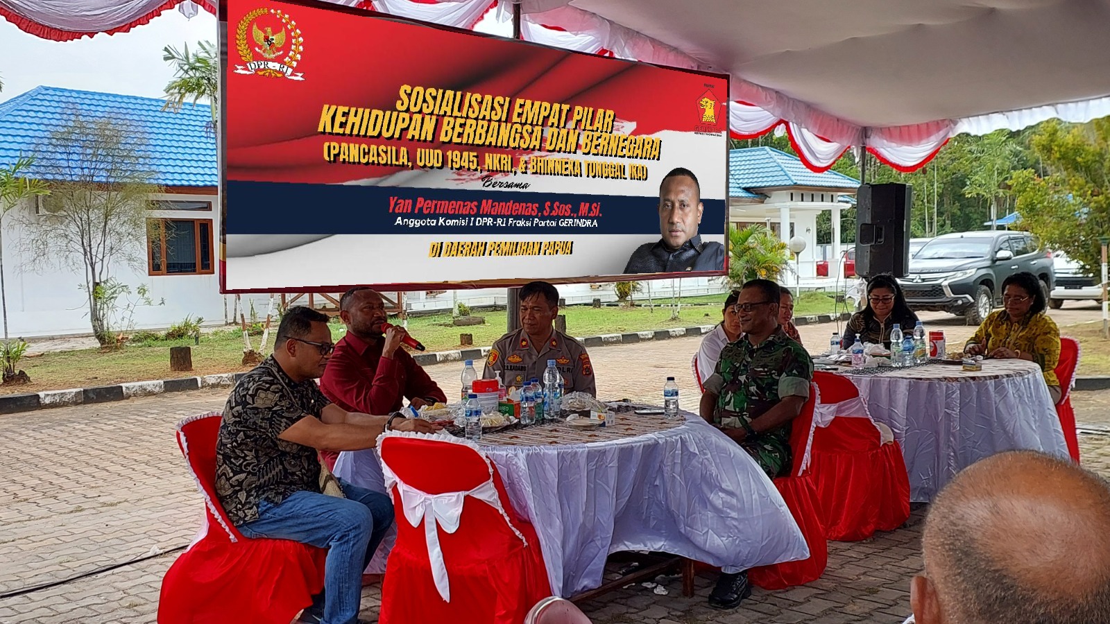 Yan Mandenas Mendorong Pemerintah Membangun Lebih Banyak Rumah Sehat untuk Warga Papua