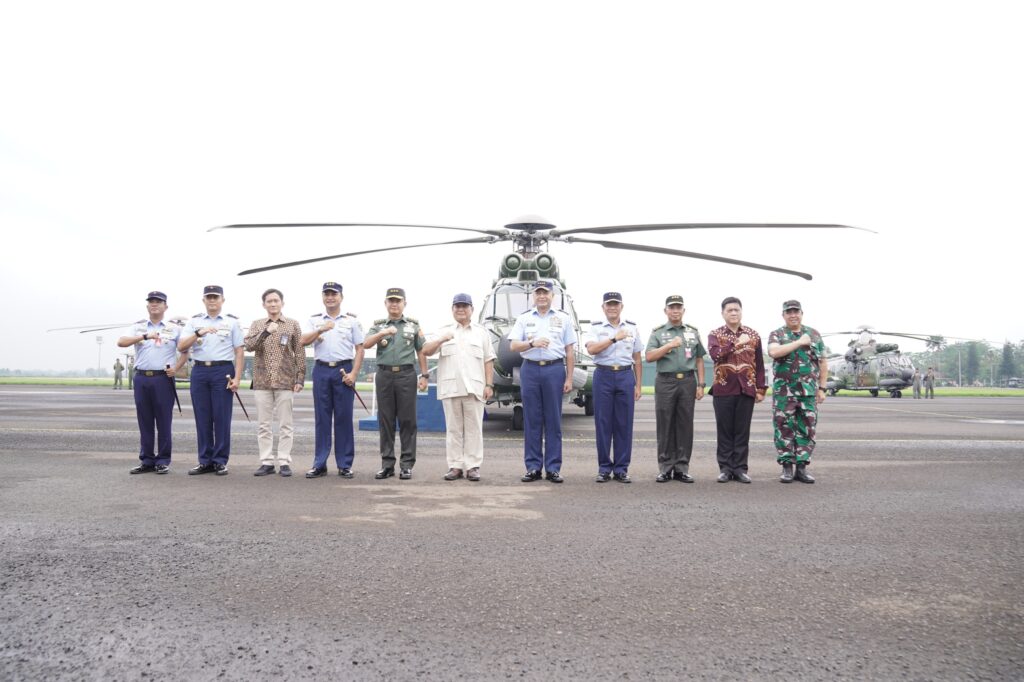 Prabowo: Rakyat Indonesia Bangga dengan Penyerahan 8 Heli Baru kepada TNI AU