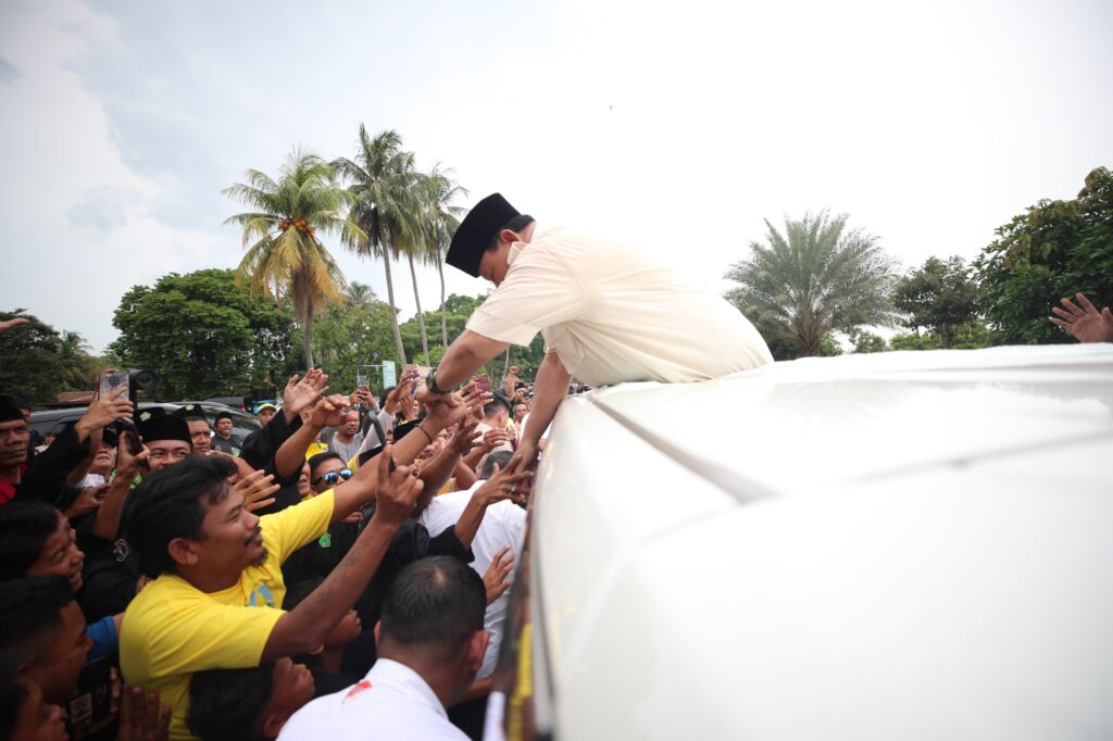 Prabowo Disambut dengan Antusiasme oleh Warga Banten Lama Ketika Tiba di Benteng Speelwijk