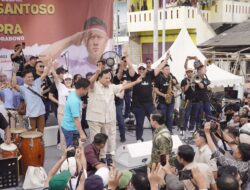 Prabowo Bertemu Para Nelayan di Pantai Cilincing Jakarta Utara