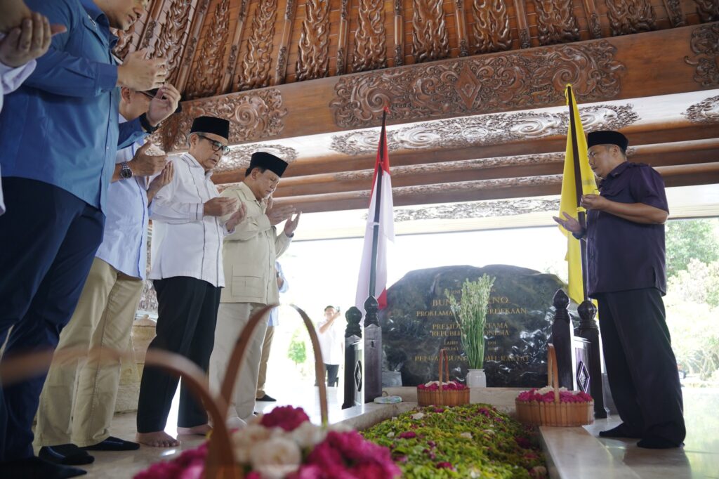 Ziarah ke Pemakaman Bung Karno, Prabowo: Dia Menyatukan Kita