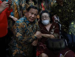 Jemaat Milenial dan Gen-Z Membanjiri Natal Surabaya untuk Mendukung Prabowo: Bapak Tersenyum