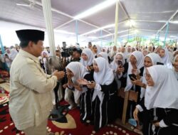 Prabowo Mendapat Gelar Sahabat Santri Indonesia saat Kunjungi Jatim