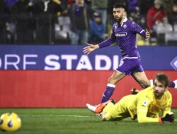 Gaya Spartan Pemain Fiorentina saat Mengalahkan Lazio di Serie A Italia