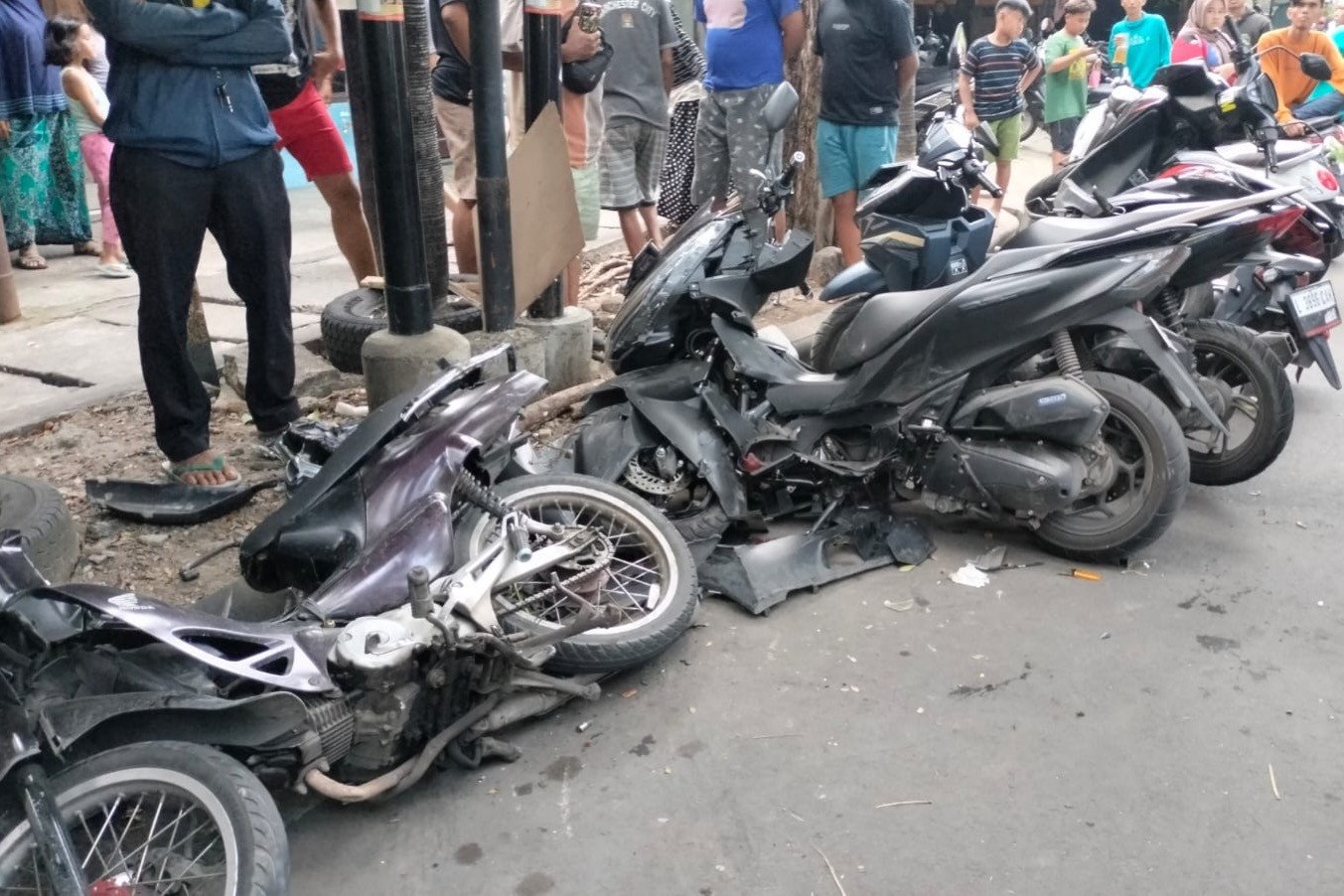 Polisi Menangkap Ambulans dengan Plat Nomor Berlogo Partai Demokrat yang Menabrak 5 Motor di Sidotopo