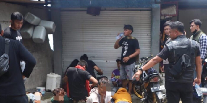 Polres Mojokerto melakukan razia mendadak di 2 kampung untuk menangkap pengguna narkoba, sebanyak 21 orang terjaring razia