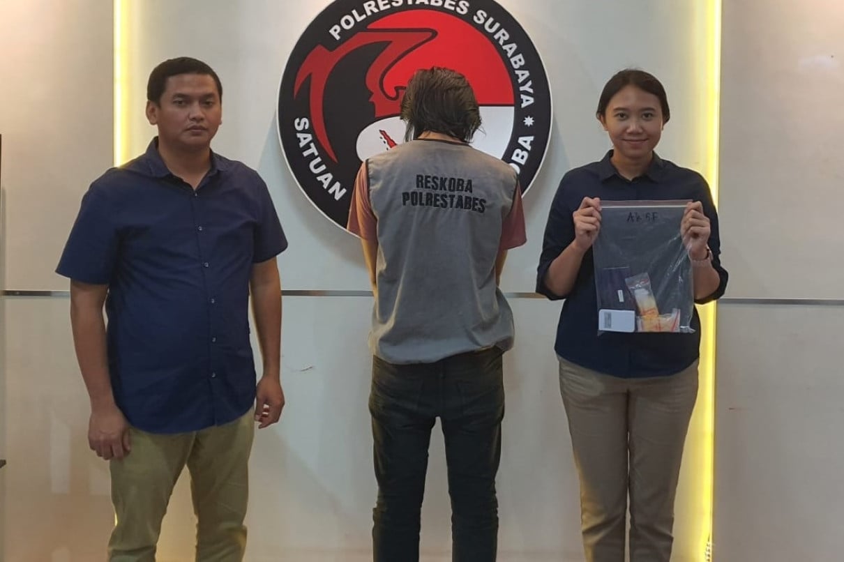Pria Pengangguran Surabaya Ditangkap Saat Memegang Sabu-Sabu di Indekos